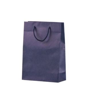 Käsitööna valmistatud paberkotid laos